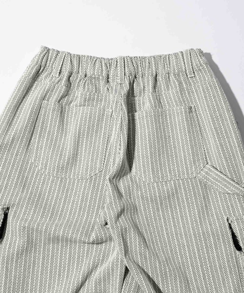 CASPER JOHN(キャスパージョン)の「Herringbone denim double knee cargo pants/ヘリンボーンデニムダブルニーカーゴパンツ(カーゴパンツ・メンズ・ネイビー/ホワイト・MEDIUM/X-SMALL/LARGE/SMALL)」の17枚目の写真