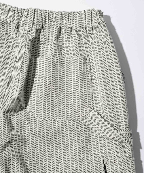 CASPER JOHN(キャスパージョン)の「Herringbone denim double knee cargo pants/ヘリンボーンデニムダブルニーカーゴパンツ(カーゴパンツ・メンズ・ネイビー/ホワイト・MEDIUM/X-SMALL/LARGE/SMALL)」の18枚目の写真