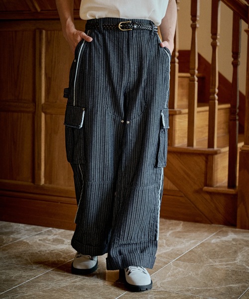 CASPER JOHN(キャスパージョン)の「Herringbone denim double knee cargo pants/ヘリンボーンデニムダブルニーカーゴパンツ(カーゴパンツ・メンズ・ネイビー/ホワイト・MEDIUM/X-SMALL/LARGE/SMALL)」の4枚目の写真