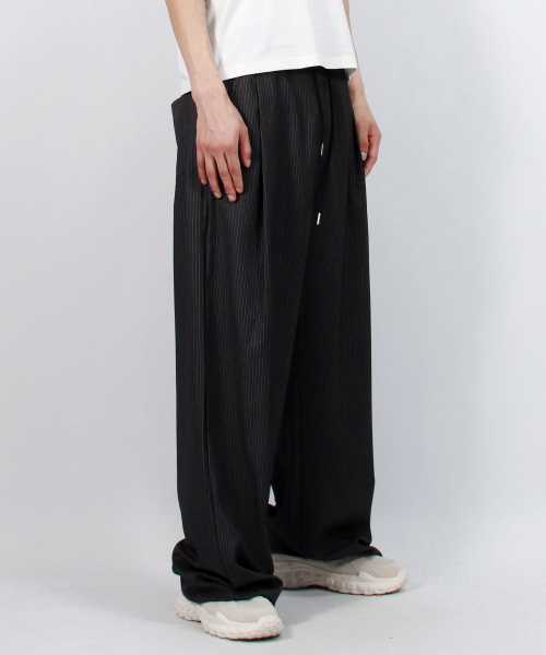 DEMARC（ドゥマーク）の「M Pin Stripe Slacks Semi-Wide One-Tuck Pants（スラックス・メンズ・チャコール・MEDIUM/LARGE）」の3枚目の写真