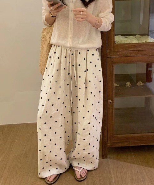 LAFFMO(ラフモ)の「ドット柄リネンライクワイドフレアイージーパンツ(その他パンツ・レディース・ネイビー/ベージュ・F)」の3枚目の写真