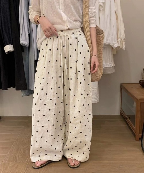 LAFFMO(ラフモ)の「ドット柄リネンライクワイドフレアイージーパンツ(その他パンツ・レディース・ネイビー/ベージュ・F)」の6枚目の写真