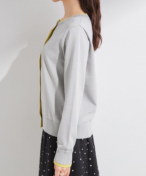 SHOO・LA・RUE（シューラルー）の「【S-LL/洗濯機可】レイヤード風でこなれ見え 配色カーディガン（カーディガン/ボレロ・レディース・ライトグレー/ブラック/ベージュ/ダークブラウン・04/03/02/01）」の5枚目の写真