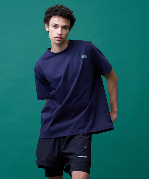 MENASOO(ミナス)の「Run Symbol Sorona T Shirt (Basic Fit)_Navy(Tシャツ/カットソー・レディース・ネイビー・S/L/2XL)」の2枚目の写真