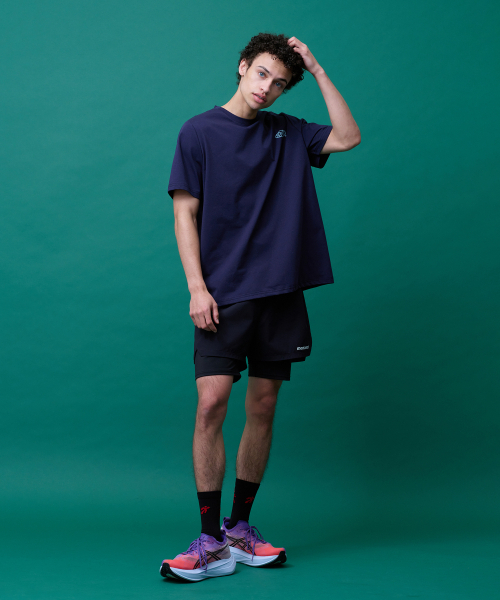 MENASOO(ミナス)の「Run Symbol Sorona T Shirt (Basic Fit)_Navy(Tシャツ/カットソー・レディース・ネイビー・S/L/2XL)」の3枚目の写真