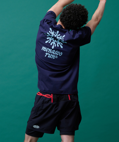 MENASOO(ミナス)の「Run Symbol Sorona T Shirt (Basic Fit)_Navy(Tシャツ/カットソー・レディース・ネイビー・S/L/2XL)」の7枚目の写真