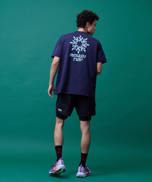MENASOO(ミナス)の「Run Symbol Sorona T Shirt (Basic Fit)_Navy(Tシャツ/カットソー・レディース・ネイビー・S/L/2XL)」の8枚目の写真