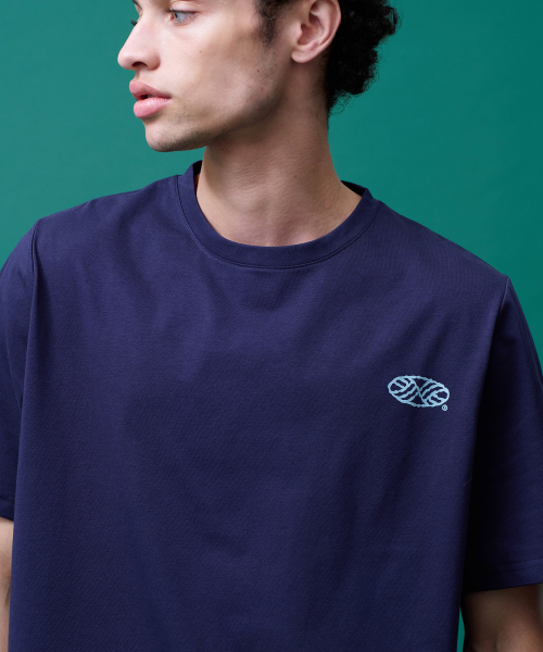 MENASOO(ミナス)の「Run Symbol Sorona T Shirt (Basic Fit)_Navy(Tシャツ/カットソー・レディース・ネイビー・S/L/2XL)」の9枚目の写真