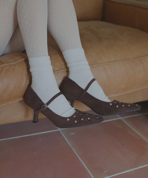 Mili affinity(ミリアフィニティー)の「スタッズポインテッドパンプス(パンプス・レディース・ブラウン/ブラック・24-24.5cm/23-23.5cm)」の13枚目の写真