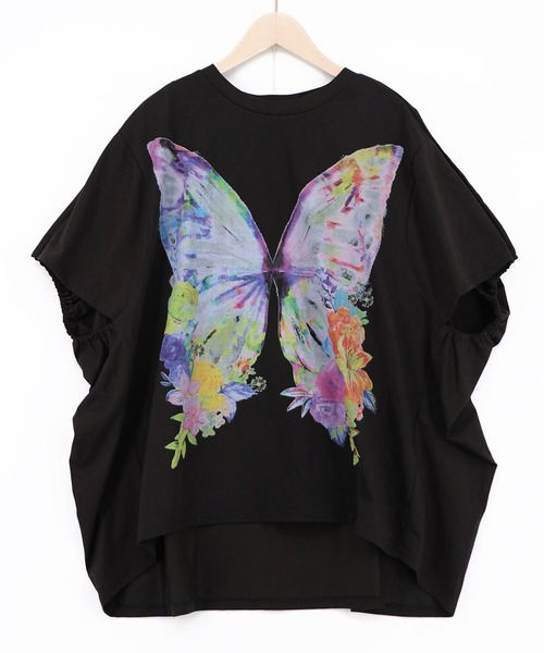ScoLar（スカラー）の「ScoLar(スカラー) 水彩調 花蝶柄シルケットタッチプルオーバー（Tシャツ/カットソー・レディース・ブラック/オフホワイト/チャコールグレー・MEDIUM）」の2枚目の写真