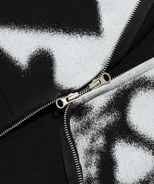 NICE GHOST CLUB(ナイスゴーストクラブ)の「SPRAY SKULL 3STAR HOODIE ZIP UP_BLACK(NG2EFUM485A)(パーカー・レディース・ブラック・S/M/L)」の2枚目の写真