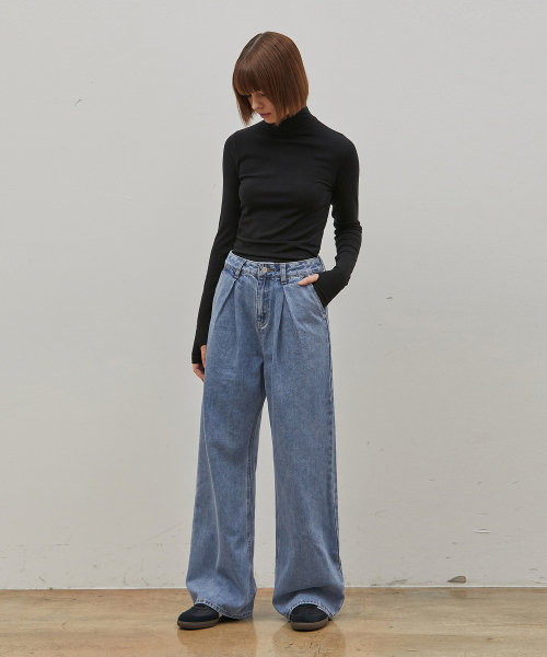 RYUL+WAI(リュルアンドワイ)の「デニムマッチプリーツタックワイドロングパンツブルー(デニムパンツ・レディース・その他・MEDIUM/SMALL)」の2枚目の写真