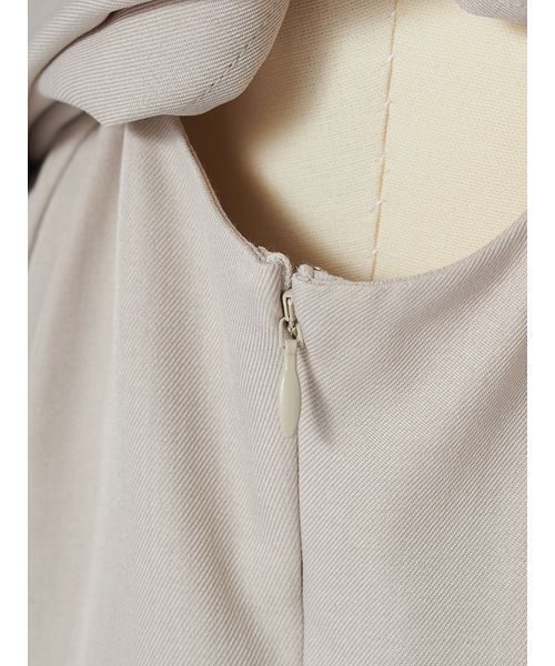 SNIDEL(スナイデル)の「【Washable/セットアップ対応】リボンノースリブラウス(シャツ/ブラウス・レディース・ベージュ/グレー・F)」の3枚目の写真