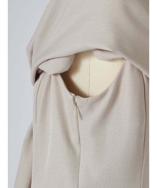 SNIDEL(スナイデル)の「【Washable/セットアップ対応】リボンノースリブラウス(シャツ/ブラウス・レディース・ベージュ/グレー・F)」の4枚目の写真