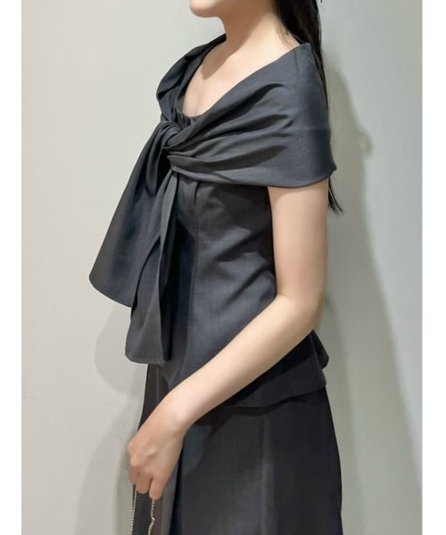 SNIDEL(スナイデル)の「【Washable/セットアップ対応】リボンノースリブラウス(シャツ/ブラウス・レディース・ベージュ/グレー・F)」の5枚目の写真