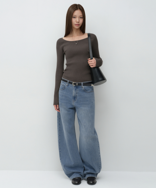 MUSINSA STANDARD WOMAN（ムシンサスタンダードウーマン）の「ウィメンズエッセンシャルカーブドデニムパンツ[ライトインディゴ]（デニムパンツ・レディース・その他・30/24/25/26/27/28/29）」の2枚目の写真