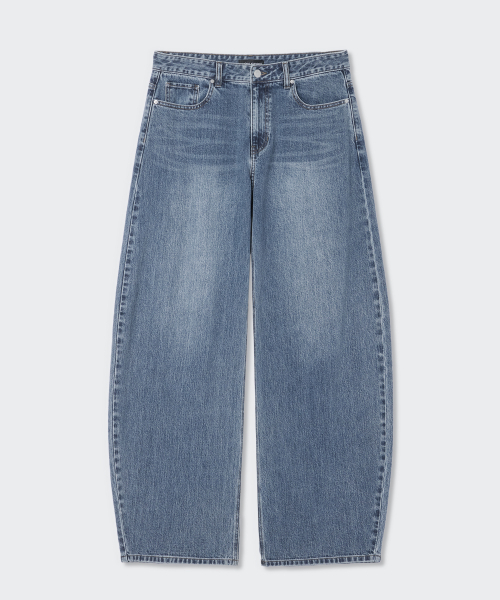 MUSINSA STANDARD WOMAN（ムシンサスタンダードウーマン）の「ウィメンズエッセンシャルカーブドデニムパンツ[ライトインディゴ]（デニムパンツ・レディース・その他・30/24/25/26/27/28/29）」の5枚目の写真