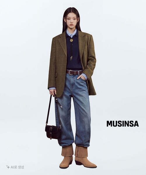 MUSINSA STANDARD WOMAN（ムシンサスタンダードウーマン）の「ウィメンズエッセンシャルカーブドデニムパンツ[ライトインディゴ]（デニムパンツ・レディース・その他・30/24/25/26/27/28/29）」の10枚目の写真