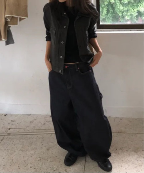 &soiree(アンドソワレ)の「バックハートポケットペインターデニムパンツ(デニムパンツ・レディース・ブラック/ホワイト・SMALL/MEDIUM/LARGE)」の2枚目の写真