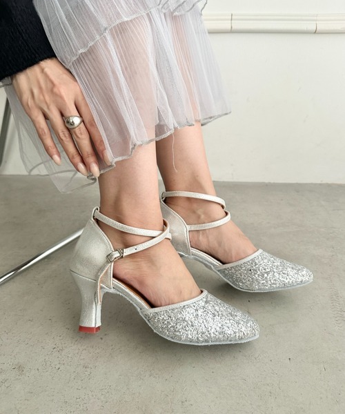 MYMOOD.(マイムード)の「グリッタークロスストラップパーティーヒール(パンプス・レディース・シルバー/ブラック・24.5cm/23.5cm)」の1枚目の写真
