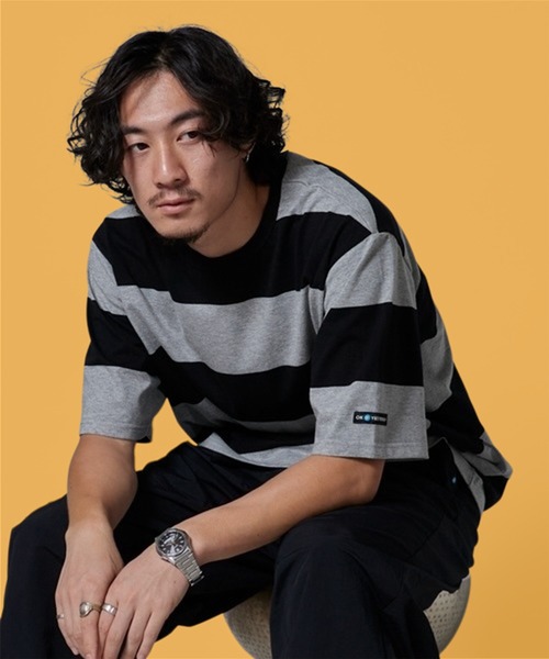 OK YESTERDAY(オッケーイエスタデイ)の「OK YESTERDAY / オーケー イエスタデイ ワイドボーダーTシャツ / Wide-Striped T-Shirt(Tシャツ/カットソー・メンズ・ブラック×グレー/ホワイト×ネイビー/ホワイト×ブラック・L/M)」の3枚目の写真