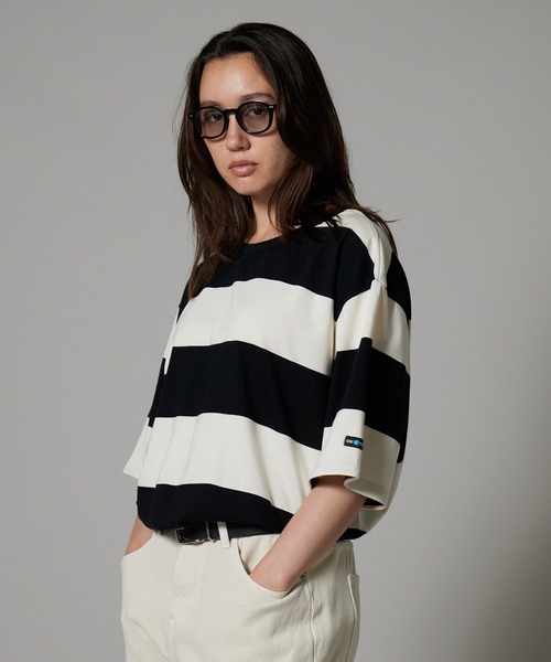 OK YESTERDAY(オッケーイエスタデイ)の「OK YESTERDAY / オーケー イエスタデイ ワイドボーダーTシャツ / Wide-Striped T-Shirt(Tシャツ/カットソー・メンズ・ブラック×グレー/ホワイト×ネイビー/ホワイト×ブラック・L/M)」の19枚目の写真