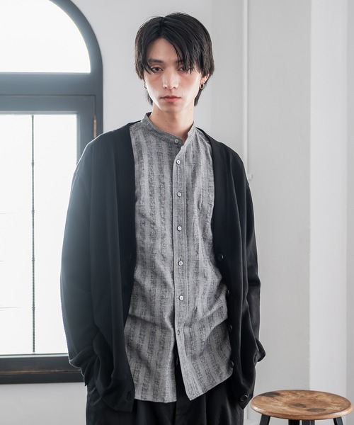 kuros'（クロス）の「【kuros’オリジナル】ドビーチェックバンドカラーシャツ UNISEX（シャツ/ブラウス・レディース・ブラック/グレー・X-LARGE/LARGE/SMALL/MEDIUM）」の2枚目の写真