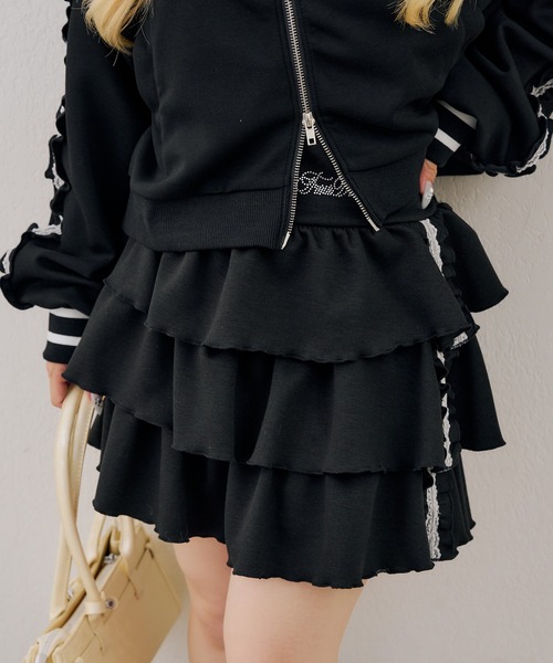 continuer de NICE CLAUP(コンティニューデナイスクラップ)の「レース×フリルラインミニスカート(スカート・レディース・ブラウン/トップグレー/ブラック・FREE)」の2枚目の写真