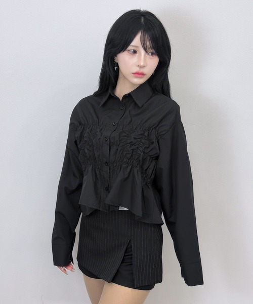 FOLLOWIN（フォロウィン）の「シャーリングギャザーディテールシェイプシャツ（シャツ/ブラウス・レディース・ブラック/ホワイト・FREE）」の19枚目の写真