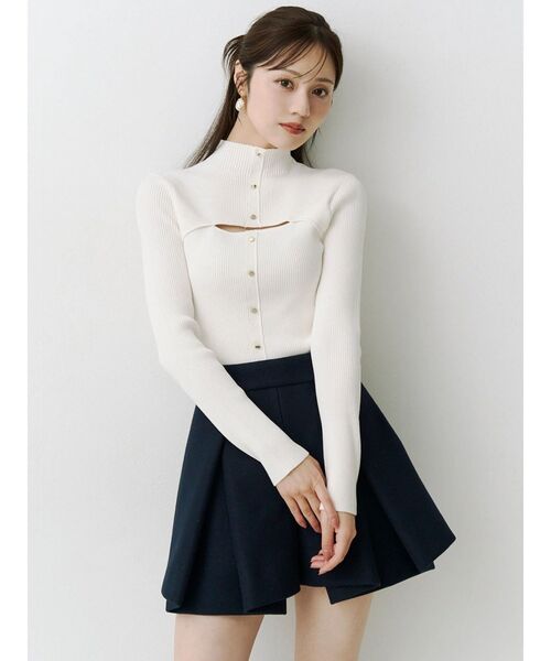 MERCURYDUO(マーキュリーデュオ)の「カットアウトボタン使いニット(ニット/セーター・レディース・ベージュ/ブラック/オフホワイト・FREE)」の11枚目の写真