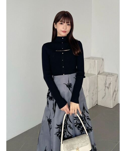 MERCURYDUO(マーキュリーデュオ)の「カットアウトボタン使いニット(ニット/セーター・レディース・ベージュ/ブラック/オフホワイト・FREE)」の5枚目の写真