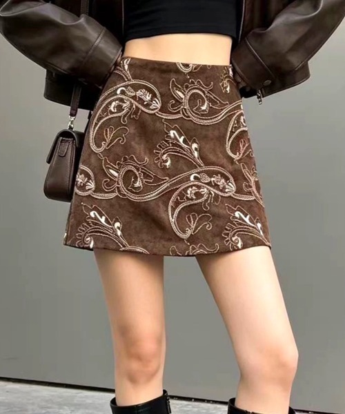 SHEENA(シーナ)の「ペイズリー刺繍フェイクスエードミニスカート(スカート・レディース・ブラック/キャメル/ブラウン・M)」の3枚目の写真