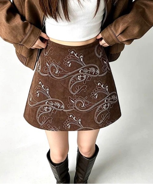 SHEENA(シーナ)の「ペイズリー刺繍フェイクスエードミニスカート(スカート・レディース・ブラック/キャメル/ブラウン・M)」の8枚目の写真