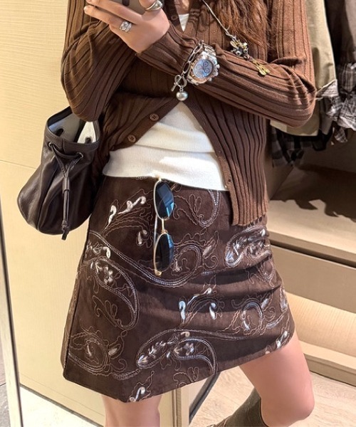 SHEENA(シーナ)の「ペイズリー刺繍フェイクスエードミニスカート(スカート・レディース・ブラック/キャメル/ブラウン・M)」の12枚目の写真