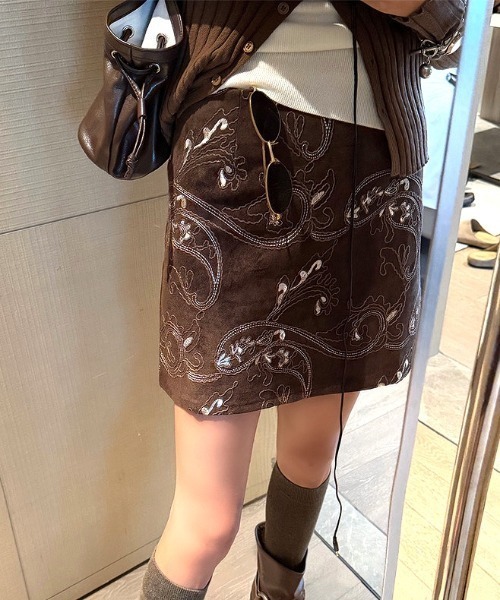 SHEENA(シーナ)の「ペイズリー刺繍フェイクスエードミニスカート(スカート・レディース・ブラック/キャメル/ブラウン・M)」の13枚目の写真