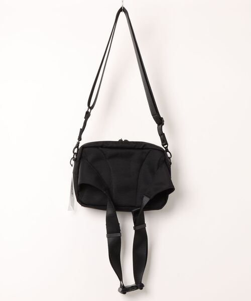 NO COFFEE(ノーコーヒー)の「【plug / プラグ】 × NO COFFEE × OUTDOOR PRODUCTS 2wayウエストバッグ(ボディバッグ/ウエストポーチ・メンズ・ブラック・FREE)」の4枚目の写真