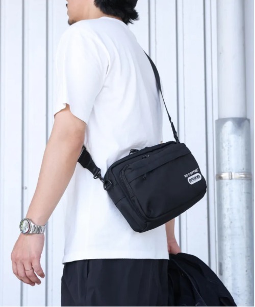 NO COFFEE(ノーコーヒー)の「【plug / プラグ】 × NO COFFEE × OUTDOOR PRODUCTS 2wayウエストバッグ(ボディバッグ/ウエストポーチ・メンズ・ブラック・FREE)」の9枚目の写真
