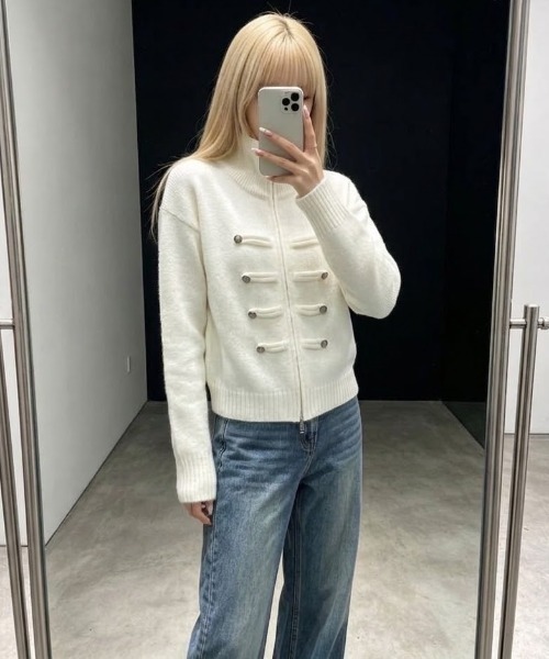 SHEPP(シープ)の「ナポレオンデザイン スタンドカラー ニットジャケット(ニット/セーター・レディース・ブルー/ホワイト/ブラック/グレー/ブラウン・F)」の2枚目の写真