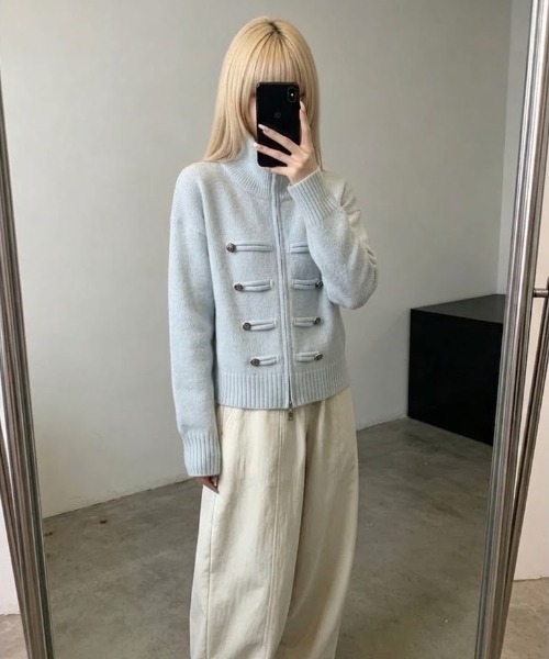 SHEPP(シープ)の「ナポレオンデザイン スタンドカラー ニットジャケット(ニット/セーター・レディース・ブルー/ホワイト/ブラック/グレー/ブラウン・F)」の5枚目の写真