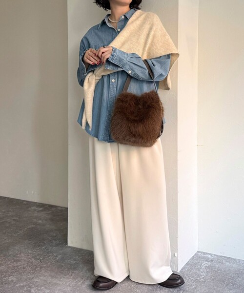 fredy emue（フレディエミュ）の「ワンハンドルファーバケツバッグ（ショルダーバッグ・レディース・ブラウン/ベージュ・FREE）」の3枚目の写真