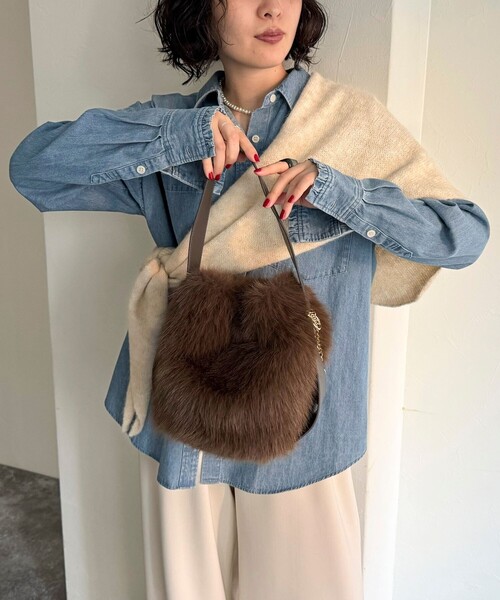 fredy emue（フレディエミュ）の「ワンハンドルファーバケツバッグ（ショルダーバッグ・レディース・ブラウン/ベージュ・FREE）」の4枚目の写真