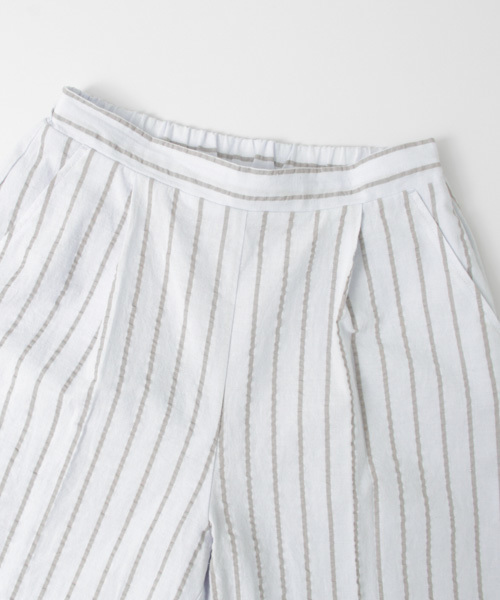 URBAN RESEARCH(アーバンリサーチ)の「UR ストライプイージーワイドパンツ(その他パンツ・レディース・サックスブルー/オフホワイト・FREE)」の7枚目の写真