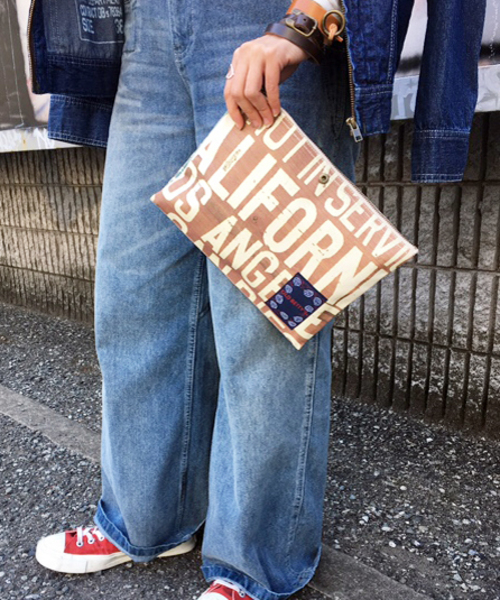 OLD BETTY'S（オールドベティーズ）の「W Face Canvas Clutch Pouch/ダブルフェイスキャンバスクラッチポーチ（クラッチバッグ・レディース・ウッド/マルチ・FREE）」の15枚目の写真