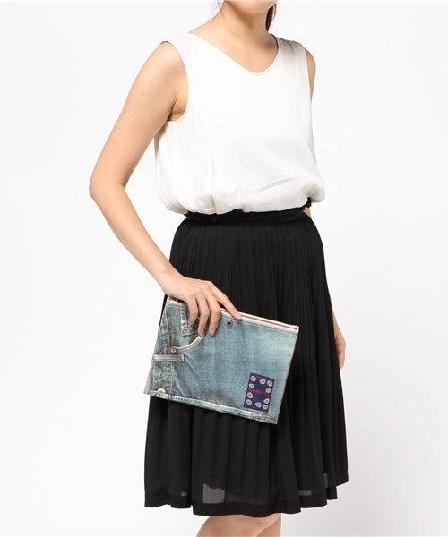 OLD BETTY'S（オールドベティーズ）の「W Face Canvas Clutch Pouch/ダブルフェイスキャンバスクラッチポーチ（クラッチバッグ・レディース・ウッド/マルチ・FREE）」の5枚目の写真