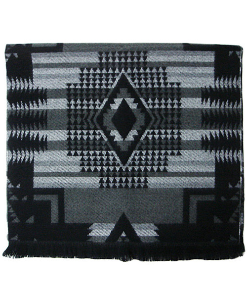 ８(eight)（エイト）の「エスニック調 ロングマフラー 大判 ストール（マフラー・メンズ・ブラック/レッド/ピンク/グレー・FREE）」の5枚目の写真