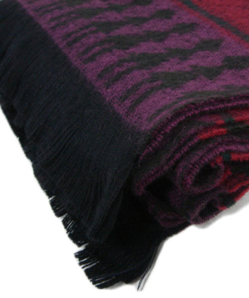 ８(eight)（エイト）の「エスニック調 ロングマフラー 大判 ストール（マフラー・メンズ・ブラック/レッド/ピンク/グレー・FREE）」の8枚目の写真