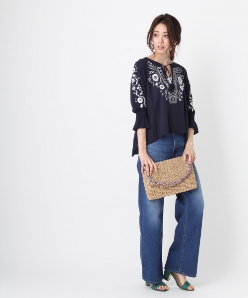 Andemiu（アンデミュウ）の「シシュウカフタンブラウス759597（シャツ/ブラウス・レディース・ホワイト/ネイビー・FREE）」の3枚目の写真