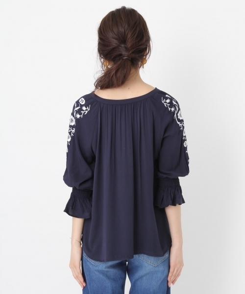 Andemiu（アンデミュウ）の「シシュウカフタンブラウス759597（シャツ/ブラウス・レディース・ホワイト/ネイビー・FREE）」の7枚目の写真