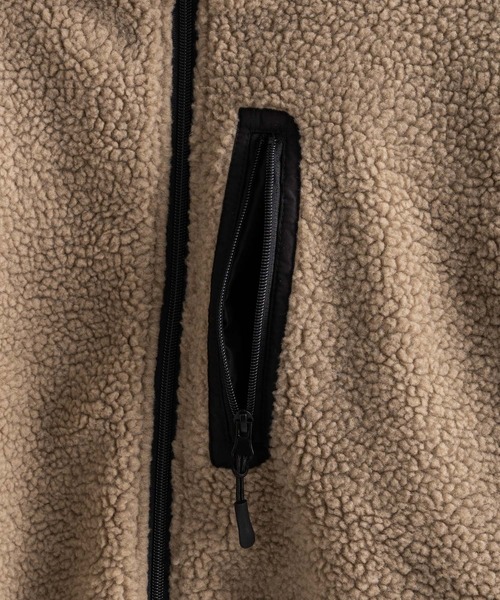 Rocky Monroe（ロッキーモンロー）の「オーバーサイズ フリースボアジャケット リバーシブルブルゾン（ブルゾン・レディース・ブラック/チャコール/グレー/ネイビー/ベージュ/アイボリー/パープル/ブラック×ホワイト・L/XL/M/S）」の14枚目の写真