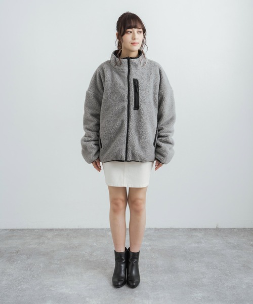 Rocky Monroe（ロッキーモンロー）の「オーバーサイズ フリースボアジャケット リバーシブルブルゾン（ブルゾン・レディース・ブラック/チャコール/グレー/ネイビー/ベージュ/アイボリー/パープル/ブラック×ホワイト・L/XL/M/S）」の11枚目の写真